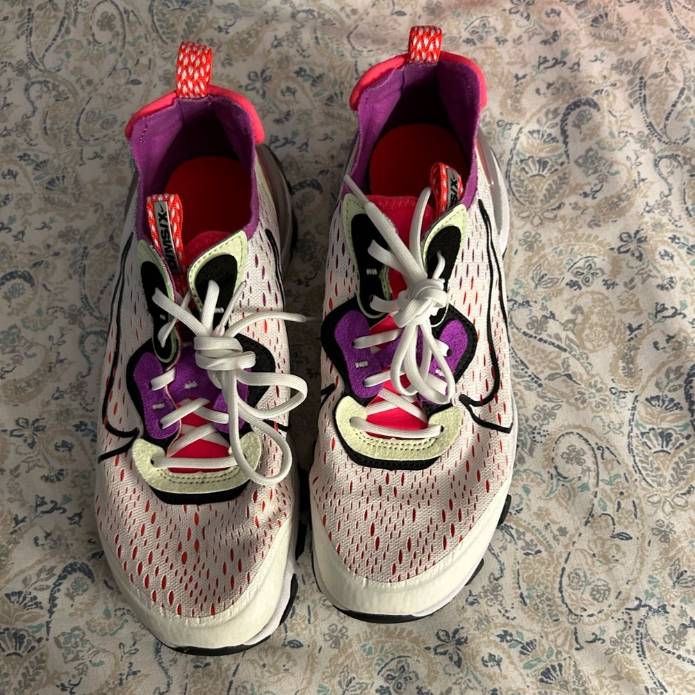 Nike React Vision Summit White barely volt laser- size 4.5 youth